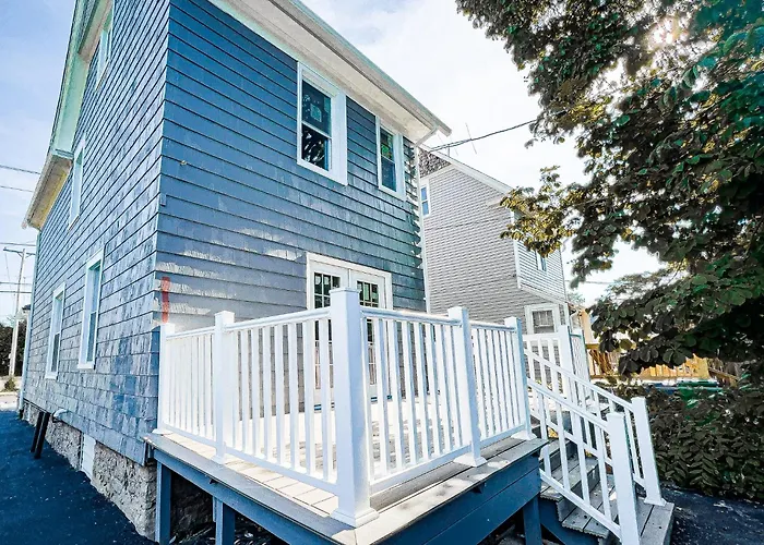2 Homes, 1 Stay-7Br Niagara Falls Compound