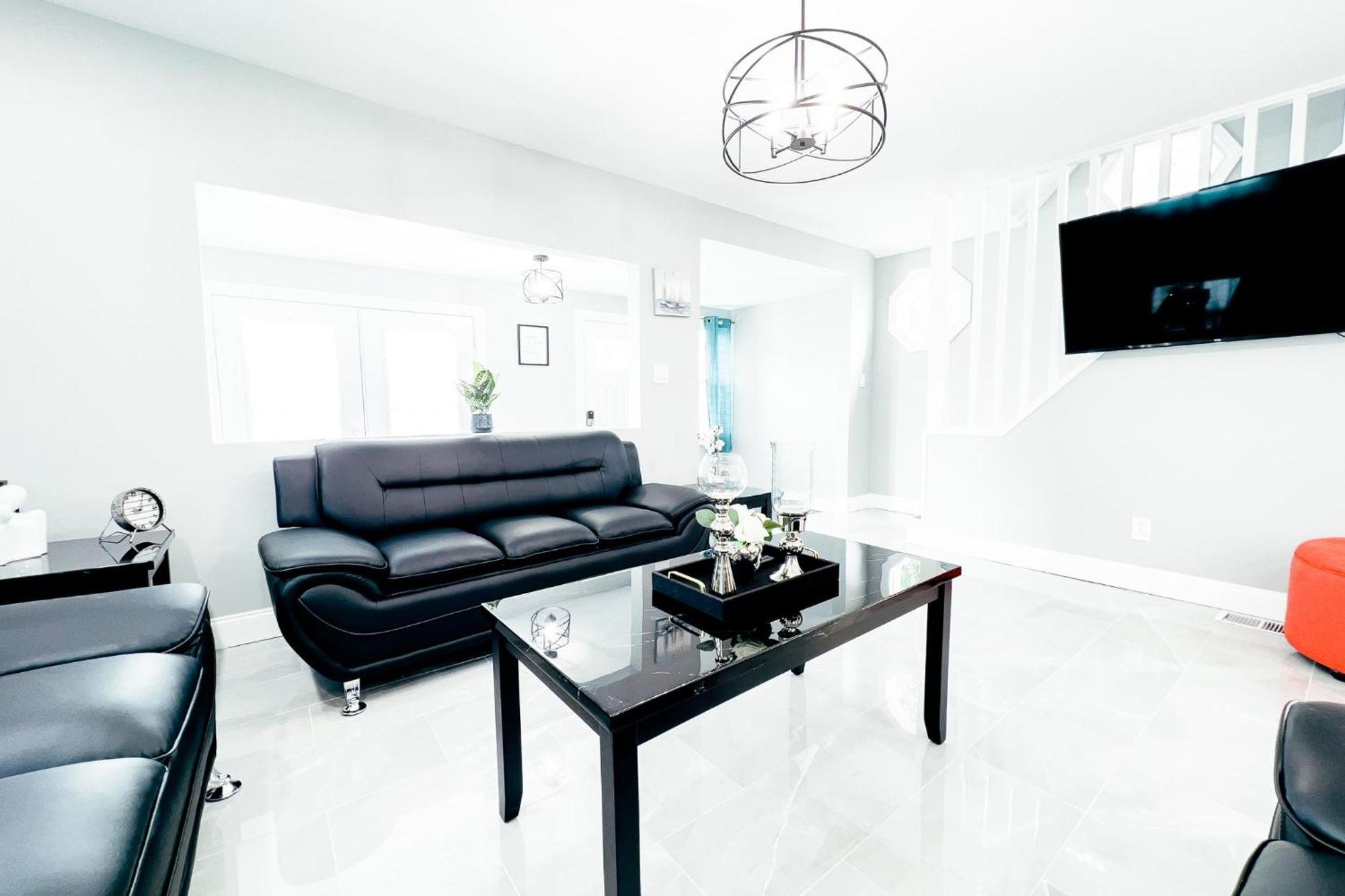 2 Homes, 1 Stay-7br Compound