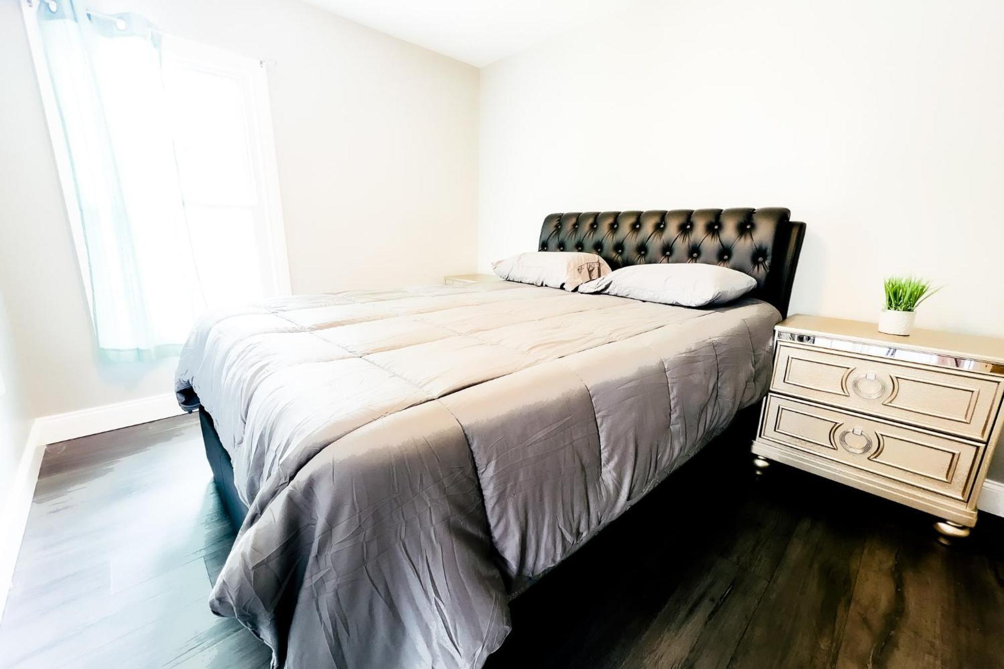 2 Homes, 1 Stay-7br Compound Holiday home *