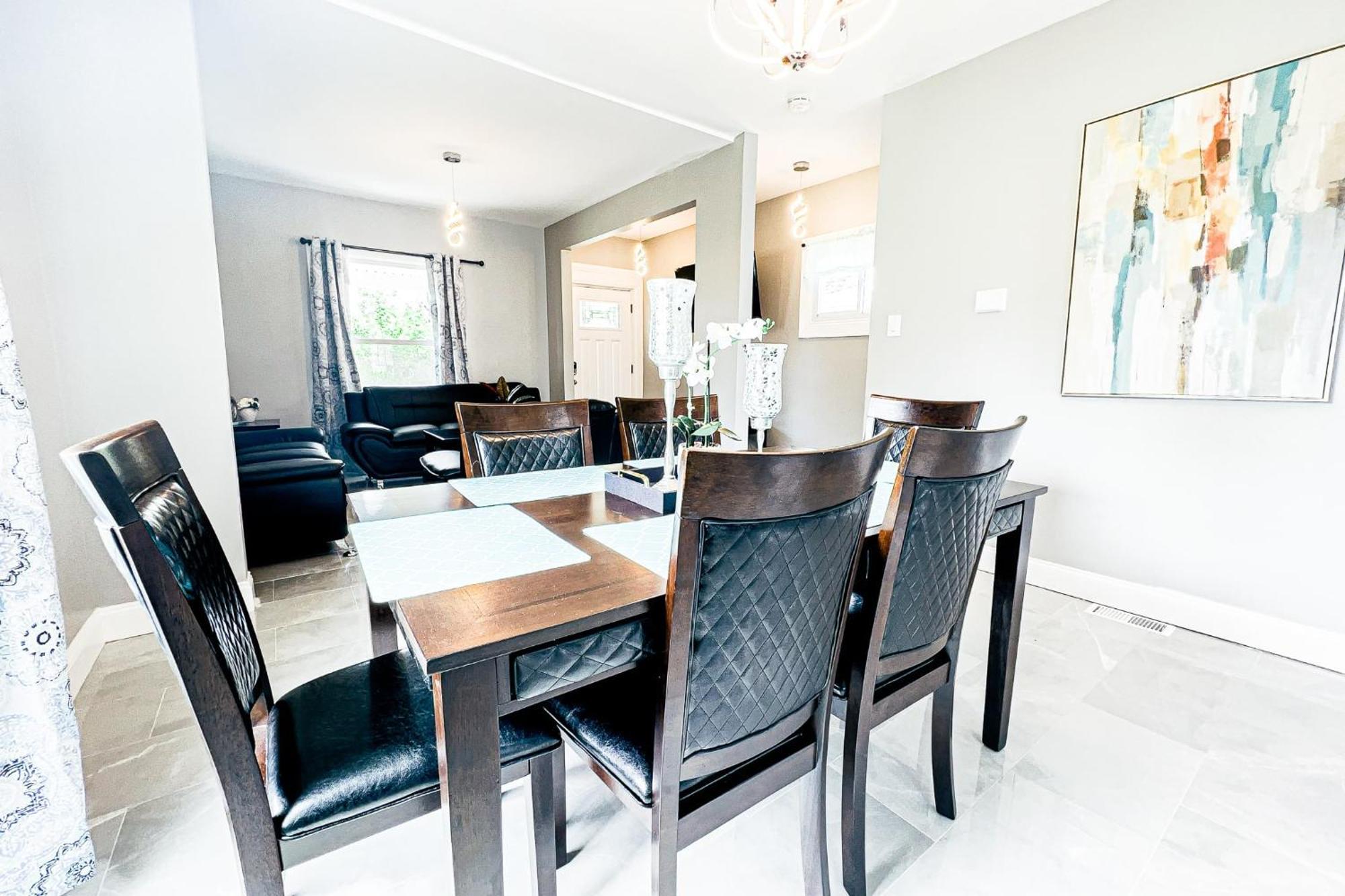 2 Homes, 1 Stay-7br Compound Niagara Falls
