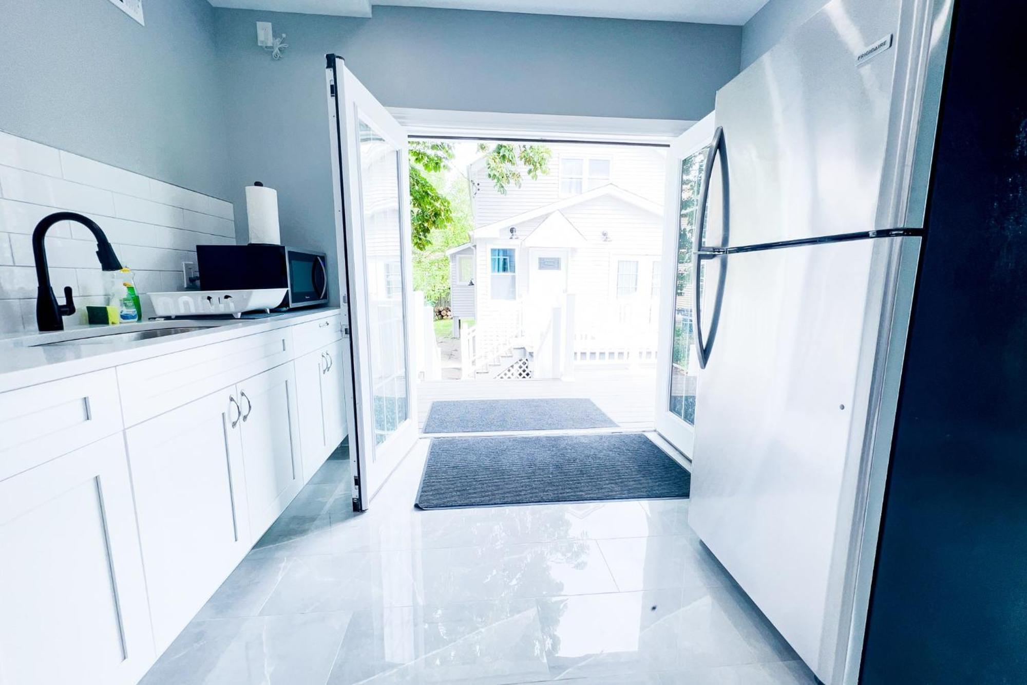2 Homes, 1 Stay-7br Compound *