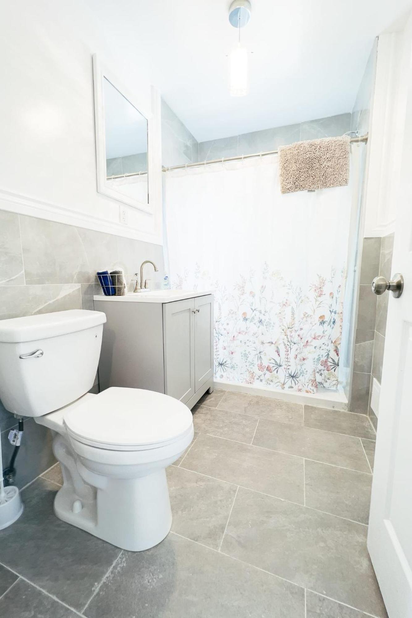 2 Homes, 1 Stay-7br Compound Niagara Falls